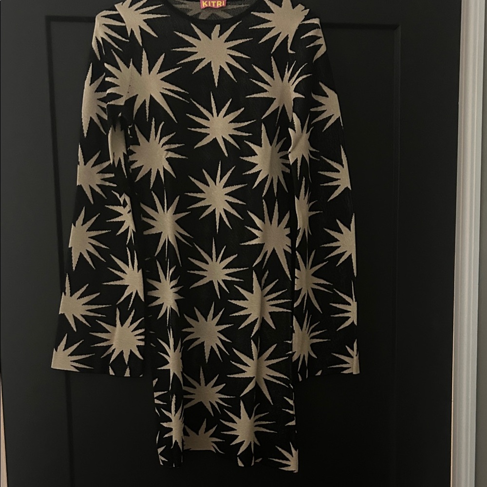 Chic Long Sleeve KitriStarburst Dress in Black and Cream
